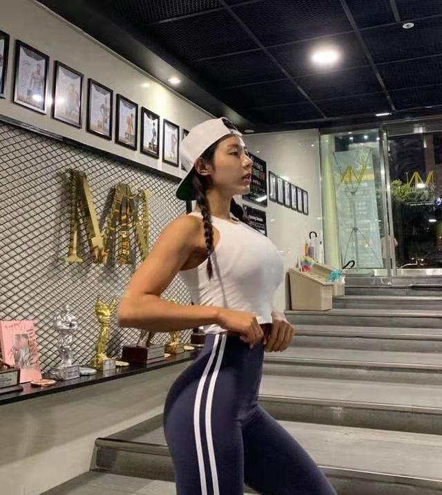 健身女郎刘岩_健身女郎_健身女郎图片美国