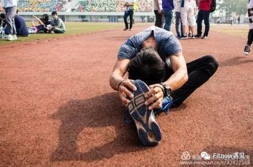 运动完拉伸运动_运动完拉伸_运动拉伸完还可以继续运动吗